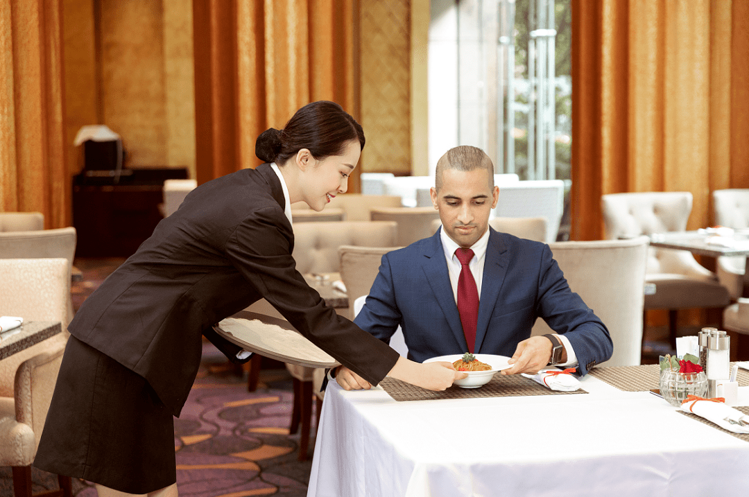 服务员一个细小动作,顾客不愿再来你的餐厅!_问候_客人_称呼