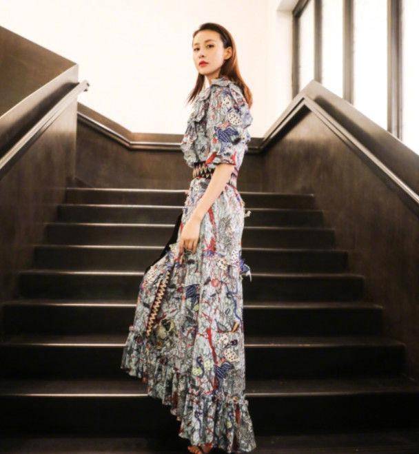 《义本同心》,搭档的对象有温兆伦以及舒畅等人,但是因为贾青饰演的是