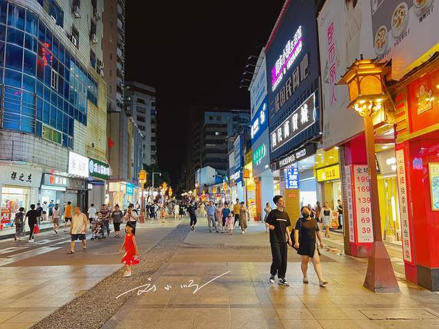 广东省韶关市有一条热闹的步行街，游客：堪称“韶关版北京路”