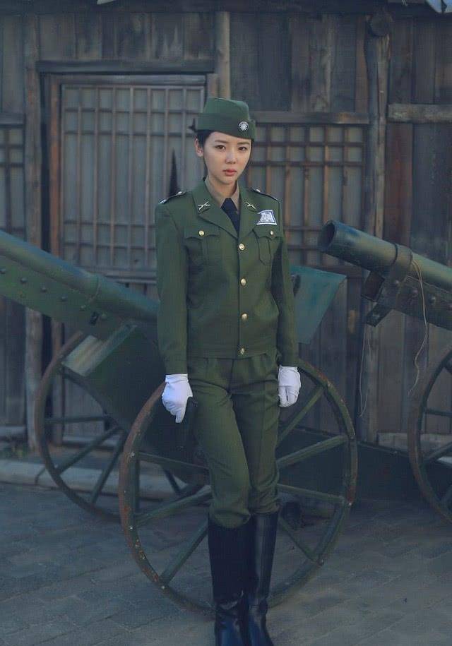 过后有战士问起李克农长官,长官笑了笑说:虽然眼睛告诉我们她们谁是