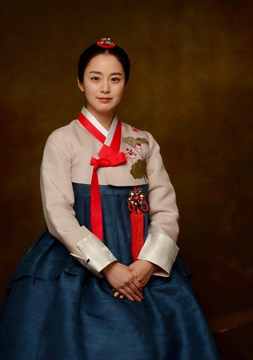 韩国女星穿韩服图片