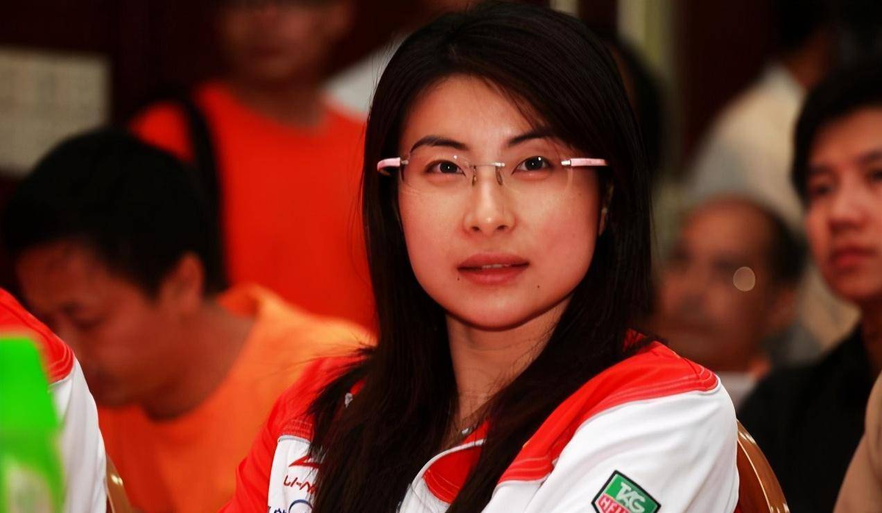 郭晶晶曾为霍启刚折星星:女人的幸福,真的只是靠金钱吗?