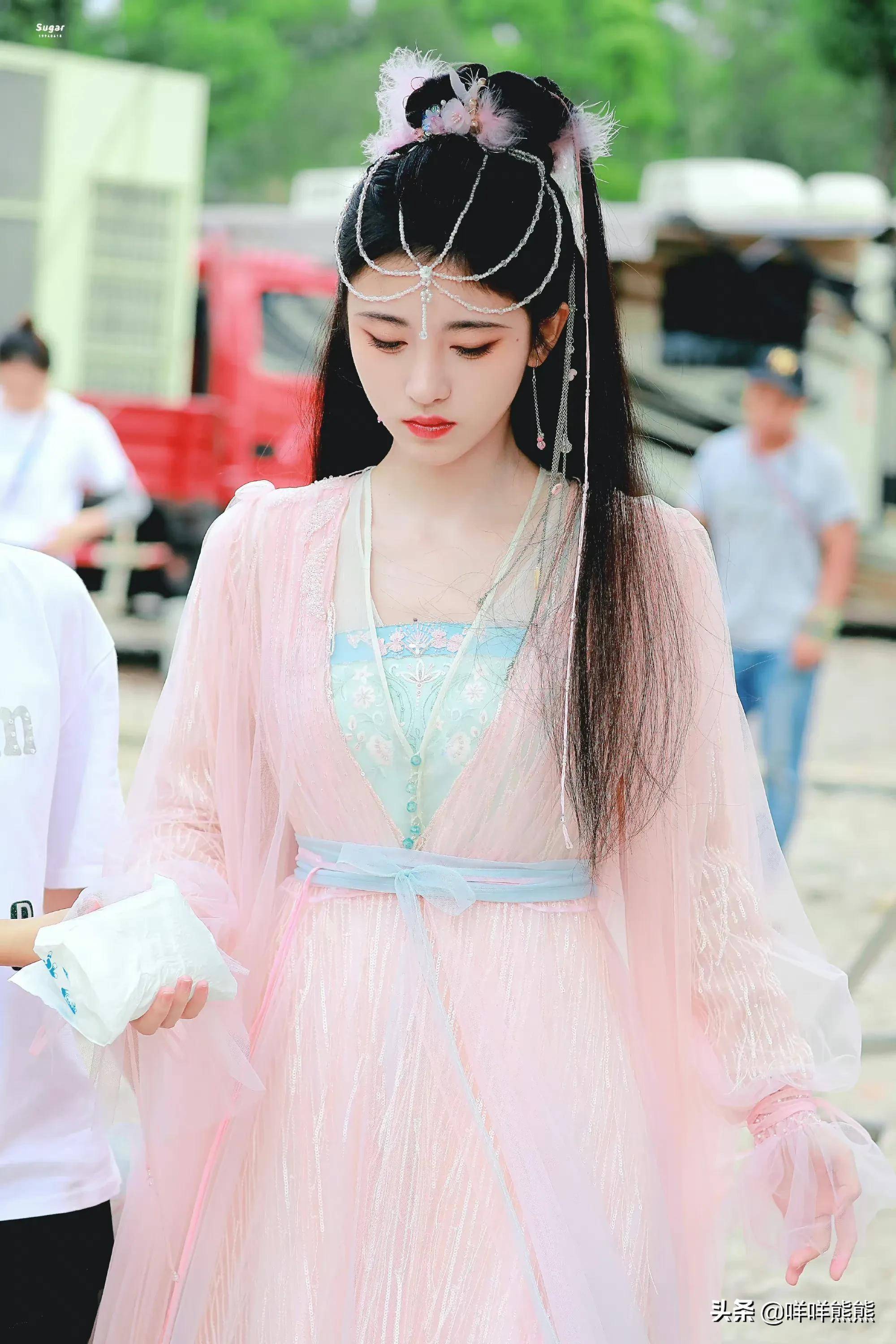 67鞠婧祎剧照像七仙女,服道化造型仙气满满十分养眼_颖气_花戎_感觉
