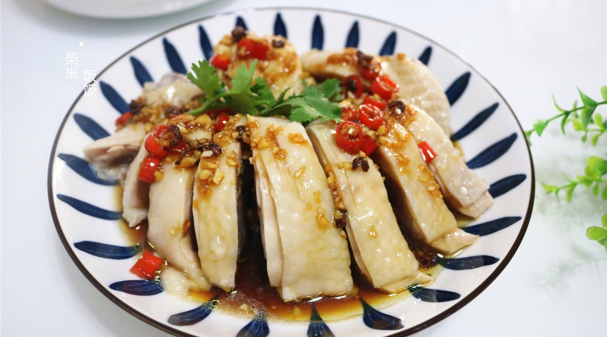 年夜饭少不了鸡肉,教你简单做法,一个鸡腿做一盘,好吃解馋_白切鸡