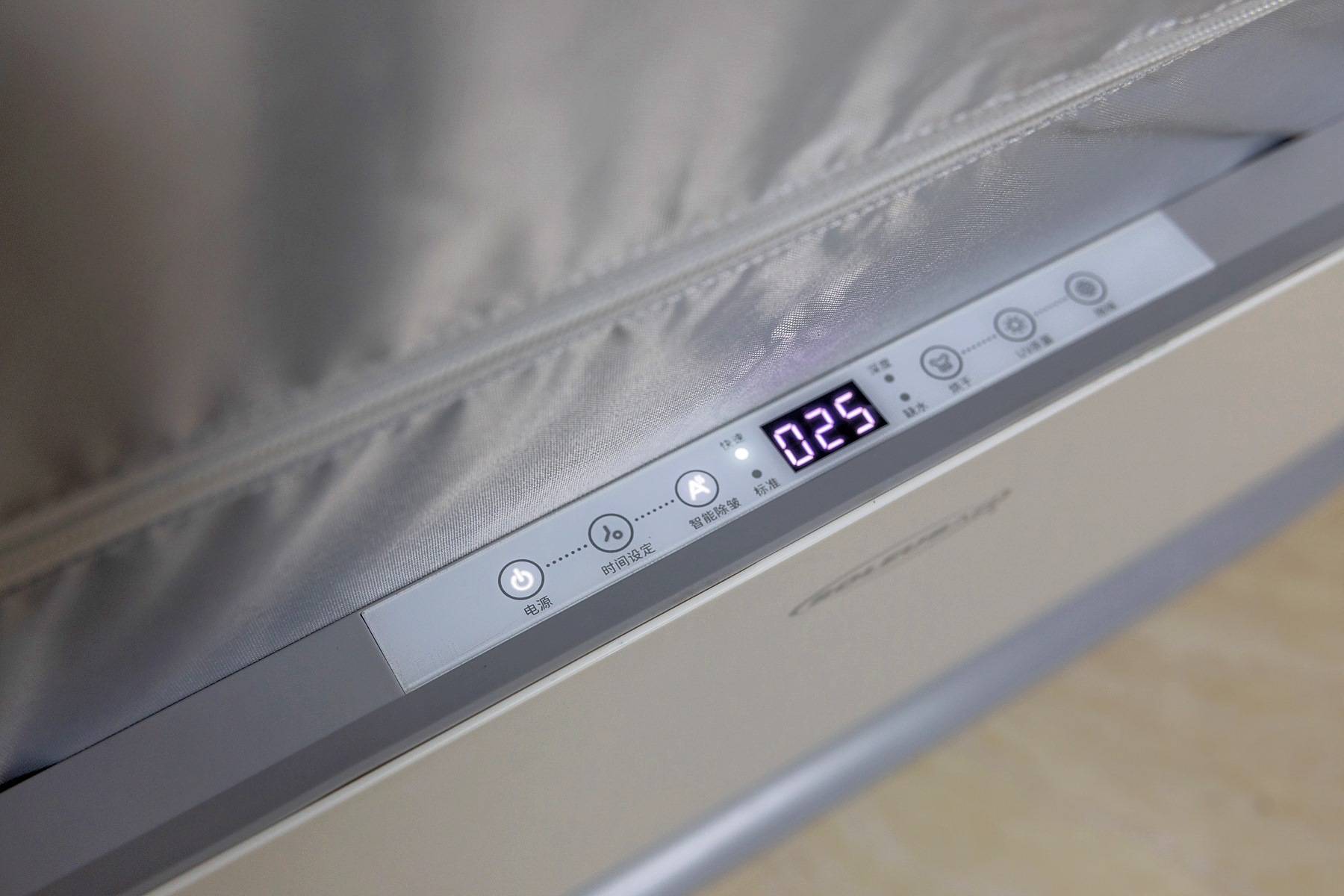 舒乐氏“全自动挂烫机”:能除皱,会烘干,家中衣物轻松护理