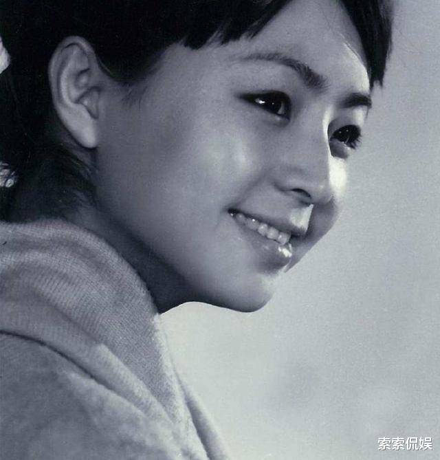 不知道,你们对此是怎么看待的呢?觉得宋丹丹年轻时颜值如何呢?