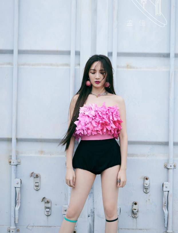 原创现在不流行毒汁裤了看孟佳的牛仔骑行裤时髦还显腿长