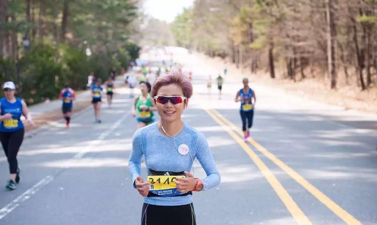 "假跑女王"罗茜:靠乘地铁获得马拉松金牌,暴露后拒还奖牌_比赛_雅典