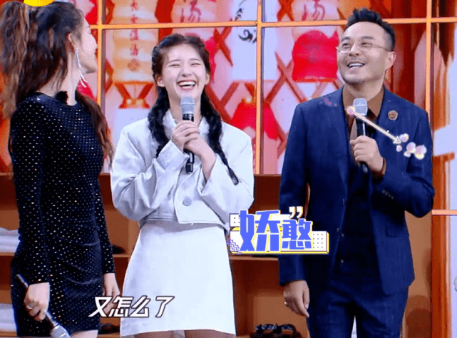 赵露思是汪涵"干闺女"说话时王一博看她的眼神,像个当哥的样子_时候