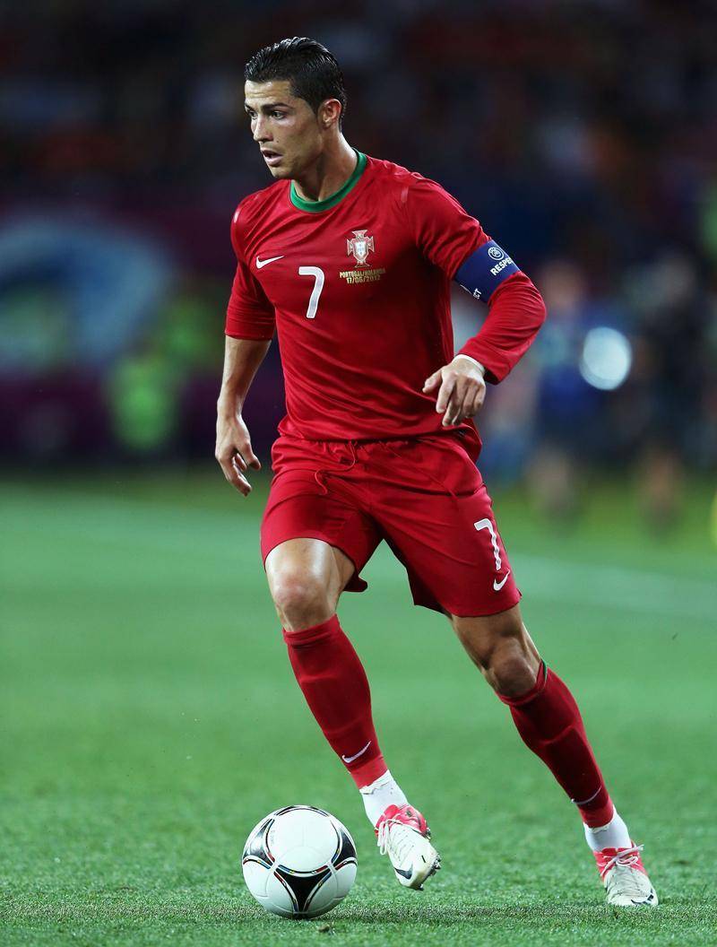 世界足球第一人c罗:一家6口,未婚妻比长子大16岁,无血缘关系_欧洲