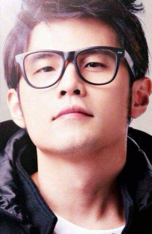 周杰伦爱子正面照,网友大呼大眼睛像妈妈,可他分明就是单眼皮啊_照片