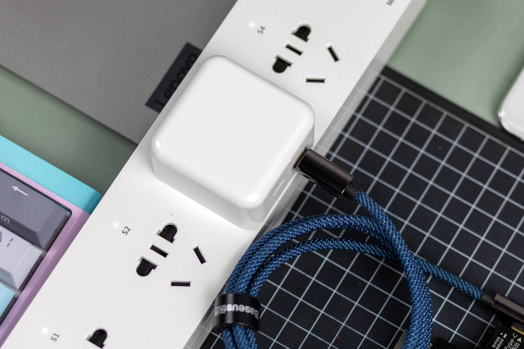 素乐35W氮化镓双C充电器,轻量化设计,又一款苹果平替好产品