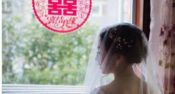 姑娘出嫁 母亲送她10万嫁妆 无意听到弟弟的谈话 她红了眼眶 蔡雅 姐姐 时候