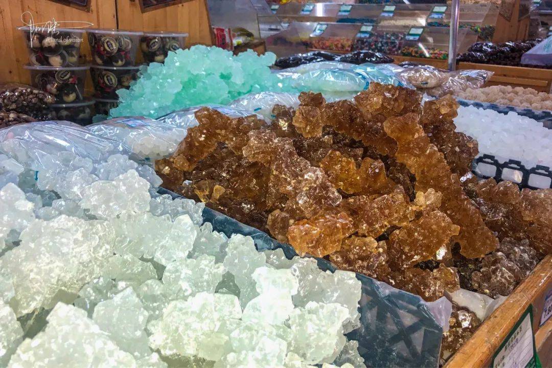 自驾二连浩特，逛商场时发现许多能吃的水晶，不禁让游客眼前一亮