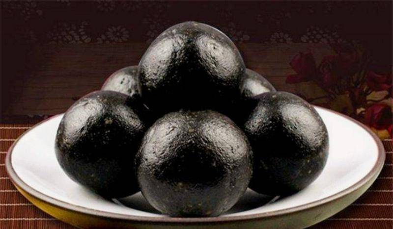 由此看来,历史上,最早的仙丹是用仙果仙草来达到长生的目的的.