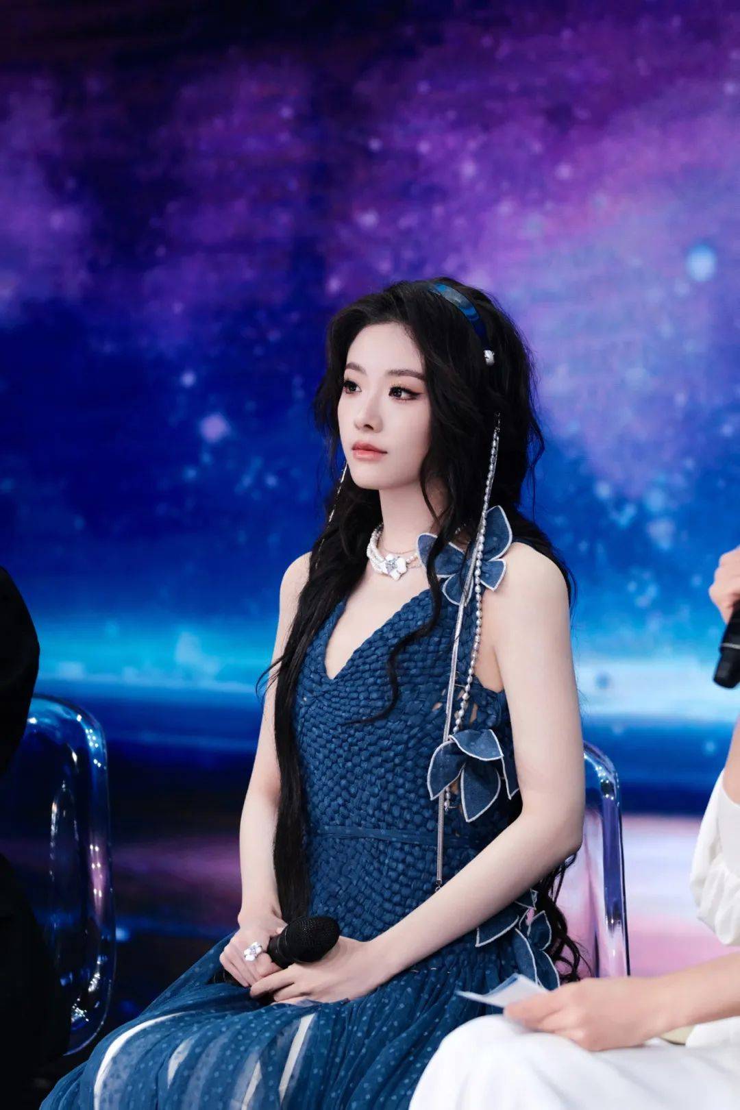 喻言登央视打歌节目唱新歌唱跳俱佳天生属于舞台是梦想家更是实干家