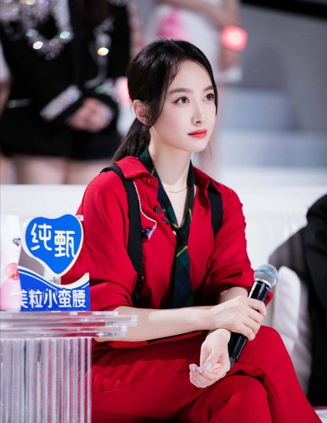 宋茜一身红装太耀眼,浑身散发时尚魅力,粉丝:抵挡不住了_气质_女生