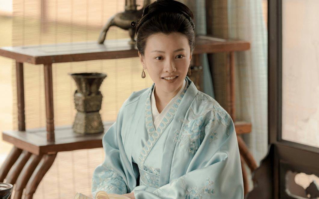 结果,袁文绍是挺好的,可这婆婆却不是个省油的灯,百般看不惯华兰.