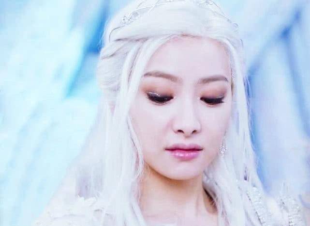 6大美人白发造型,鞠婧祎仙气,张雪迎让人心疼,而她简直不要太霸气!