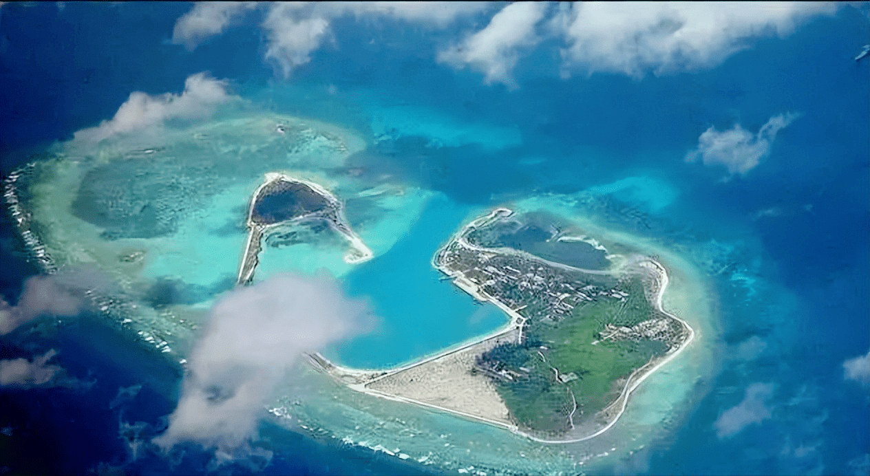 永暑岛淡水可供6万人使用,环礁面积为马累的十倍