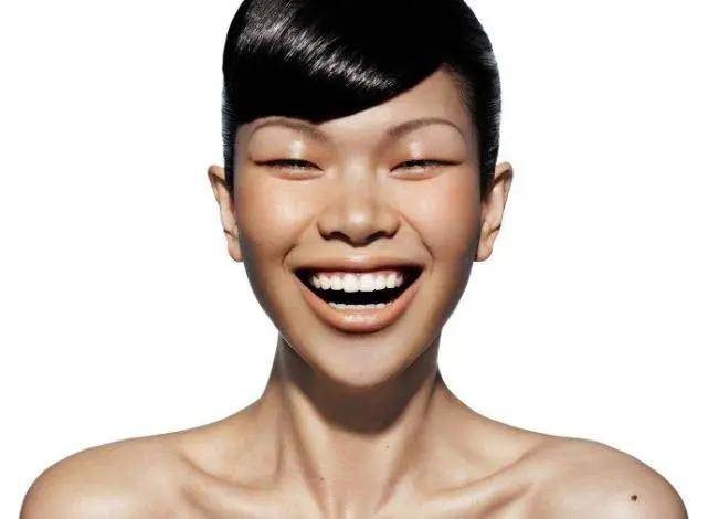 中国模特眯眯眼图片