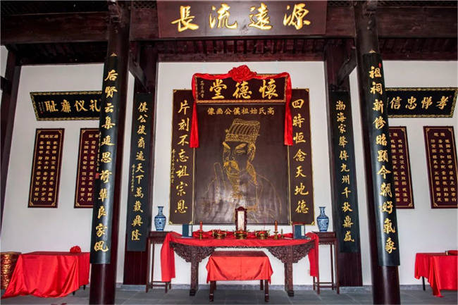 善行義举彰大爱——诗记新徽国际教育集团创始人13高德富