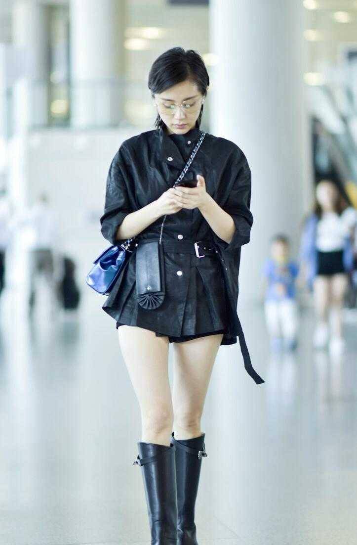 王子文在娱乐圈中是典型的小个子女生,159的身高就算是在素人群体中也