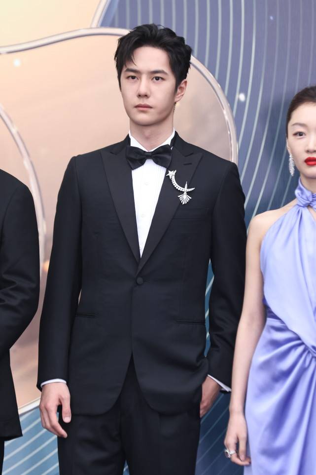 2022微博电影之夜红毯帅哥云集 王一博王俊凯朱一龙同台比帅_李晨