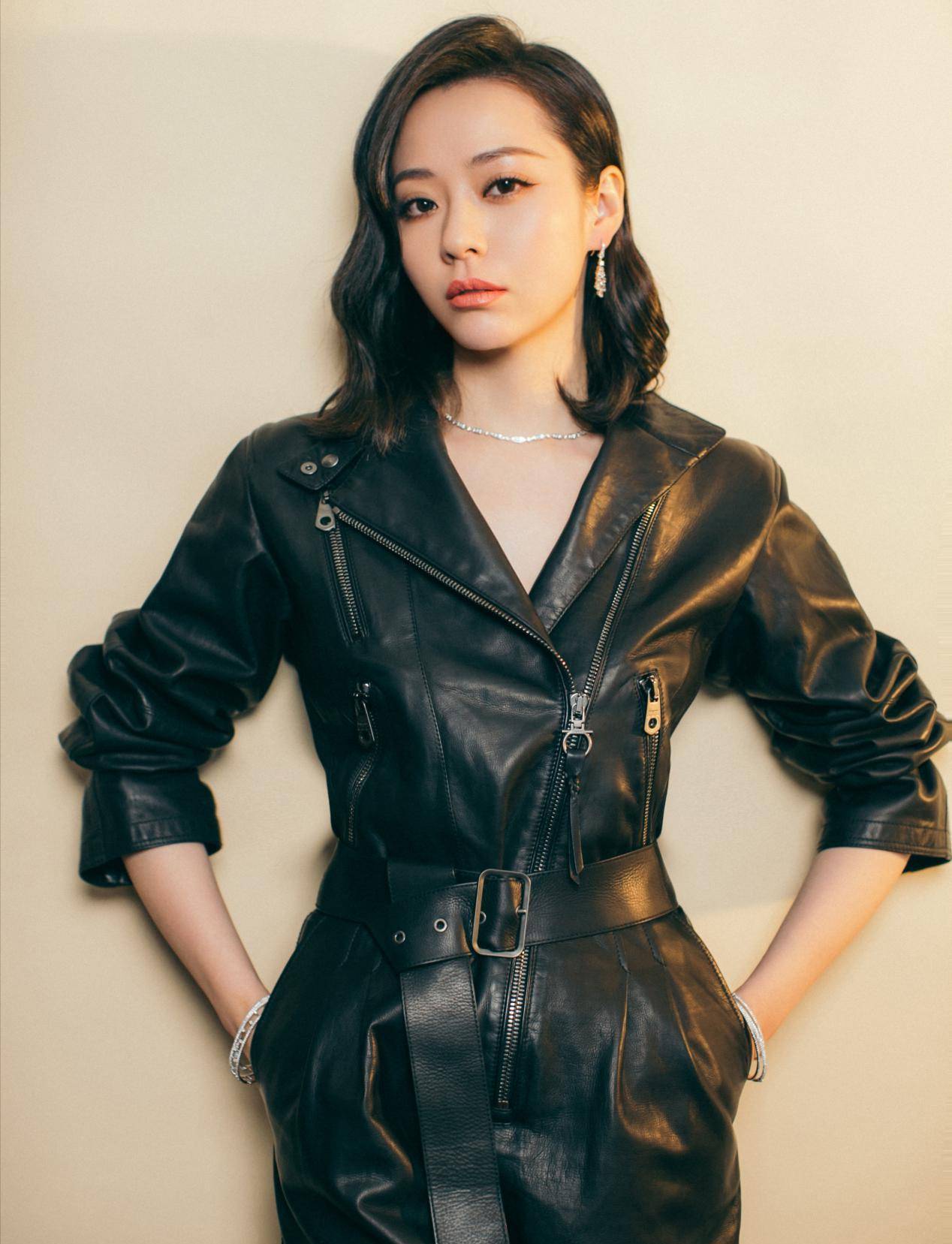 原创张靓颖真适合下身失踪穿法网衫配凉鞋时尚潮流大长腿吸睛