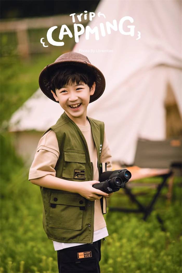 加上古灵精怪又大方的性格,妥妥的正太萌娃!