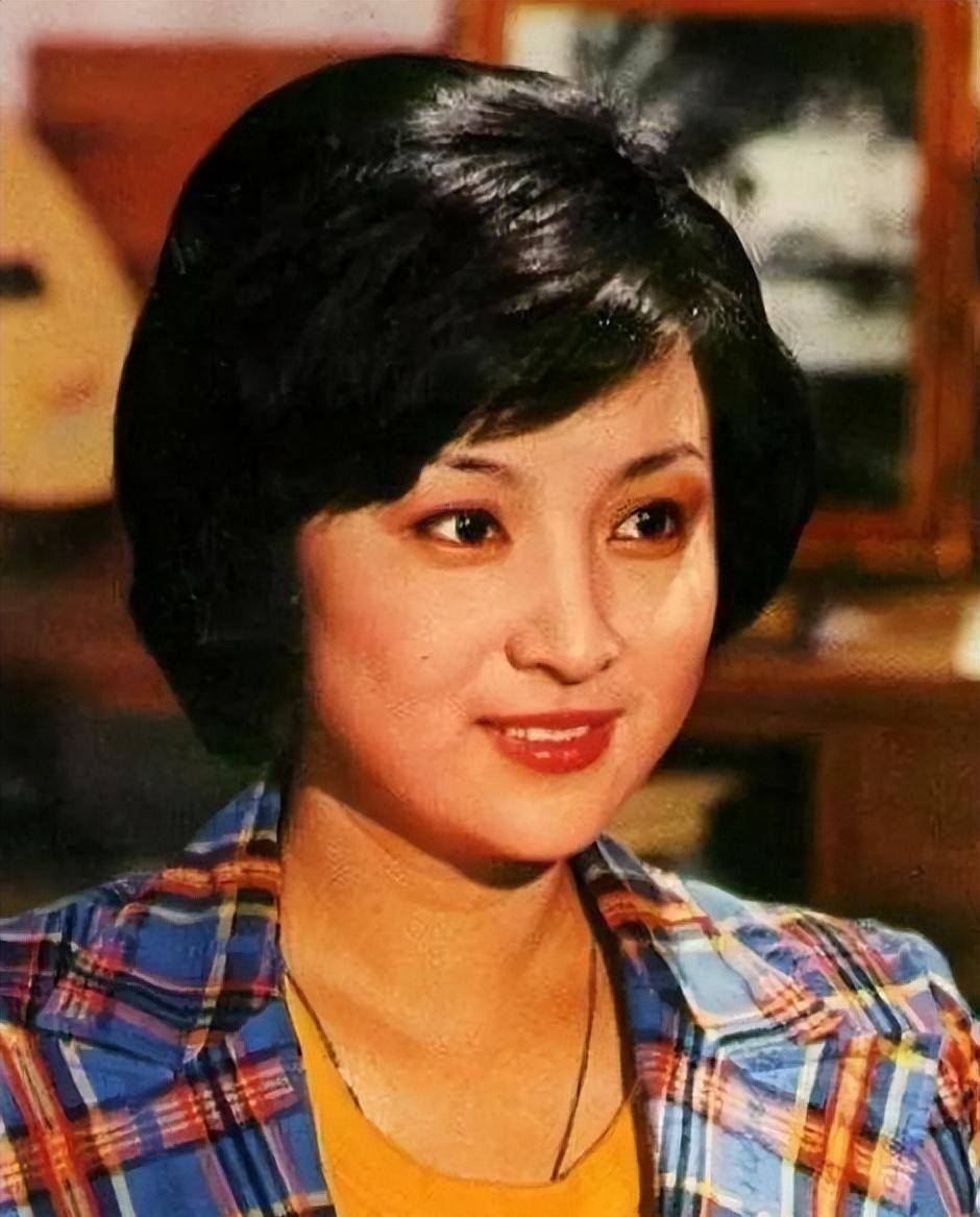 甄珍:分手46年,依然能让前夫谢贤念念不忘,她到底有啥魅力_女儿_母亲