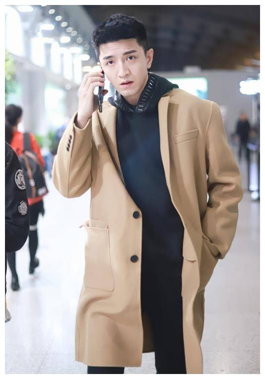 第一,我觉得金汉发型特别帅,现在的男人喜欢金汉这