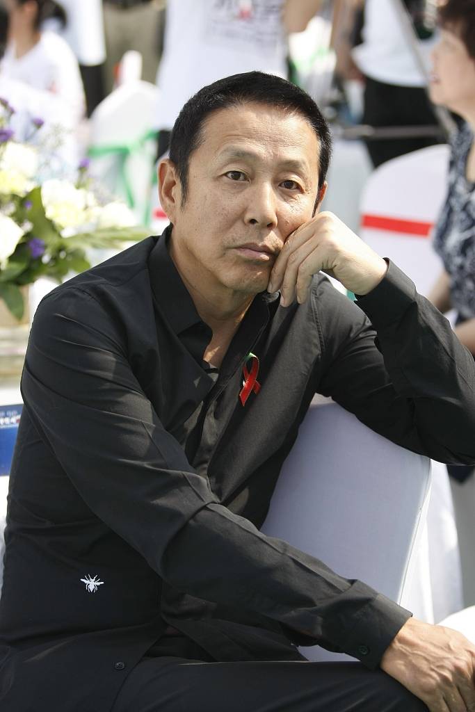 他是京圈贵族之子,22岁结婚23岁生子,演艺事业红火成