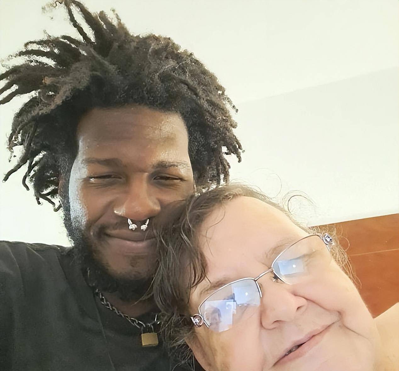 已经当了曾祖母,还能收获爱情_凯西_沃恩奥布里_devaughn