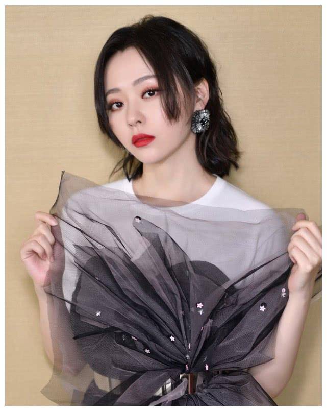 "钢圈"套身上的打扮也是醉了_张良英_衣服_时候
