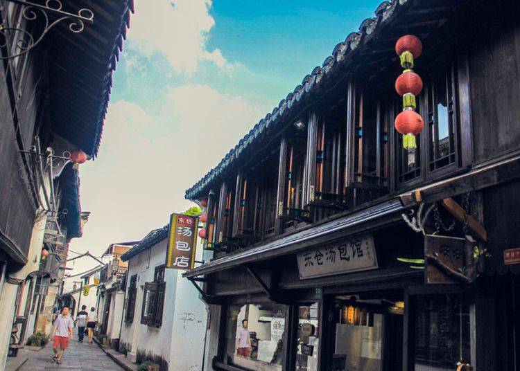 上海有一个风景优美的古镇，却因商业化太少，名气一直不能提升