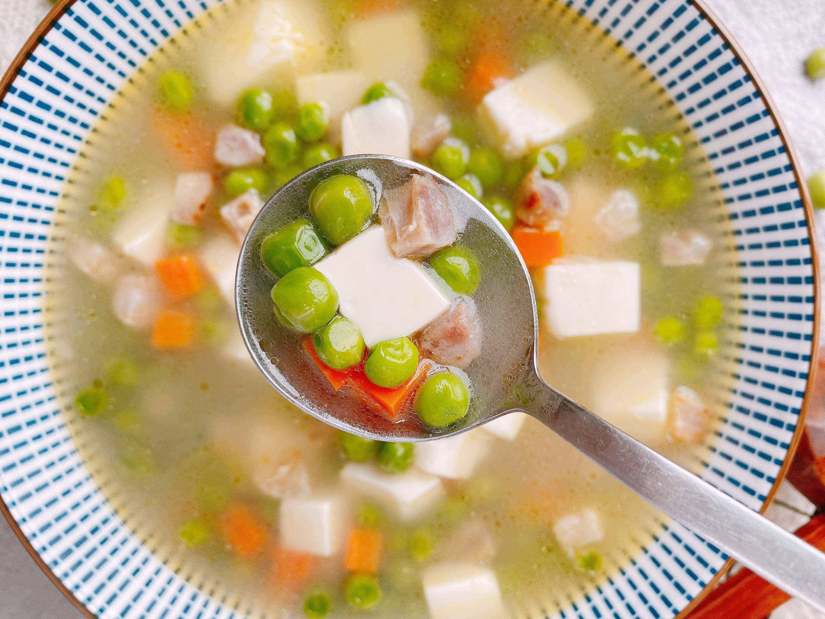 1,这里的嫩豆腐也可以换成老豆腐;豌豆胡萝卜豆腐汤的做法总结:7,营养