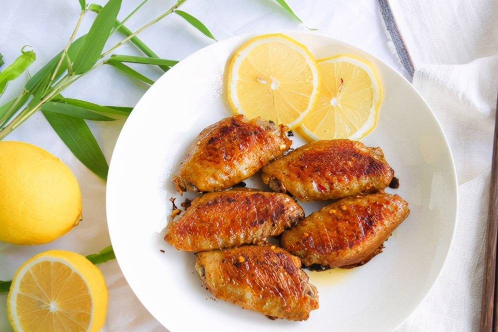 五香鸡翅中,外焦里嫩,实在太好吃了_才能_火候_处理