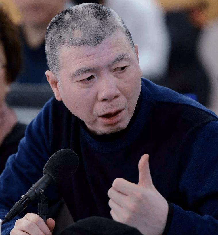 冯小刚"白癜风"很明显,身价过亿的他为何不治?