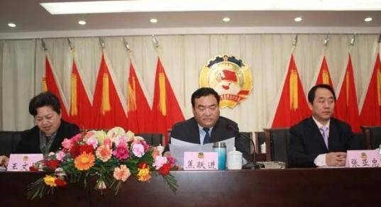 媒体的报道让焦跃进火了起来,也让杞县的大蒜火了起来.