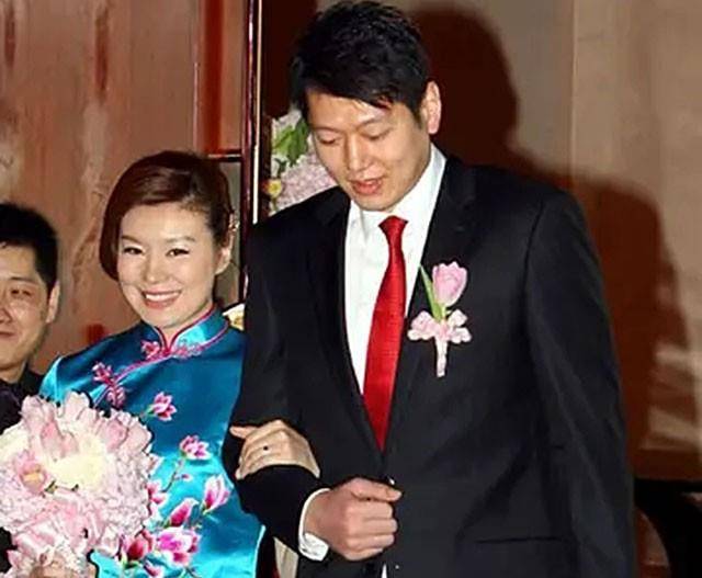 2010年八一女篮王凡病逝,2年后莫科牵线周雅菲:再婚生2娃_妻子_训练场