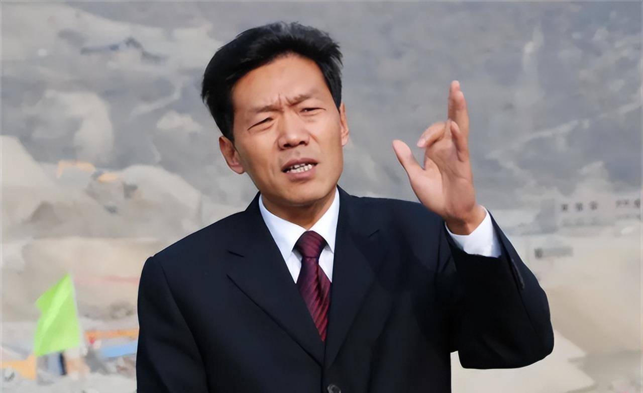 2018年原汶川县委书记落马,主政5年亏8亿,为扮清官让母亲捡垃圾_青理