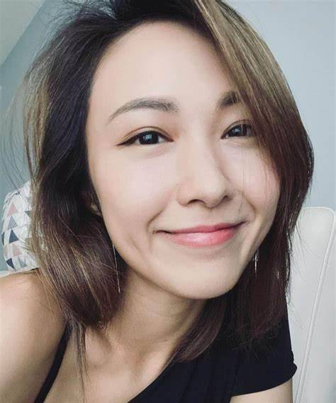 下个月卸货生娃,英皇人气小花拍写真与老公跳"三人舞"_汤怡_网友_社交