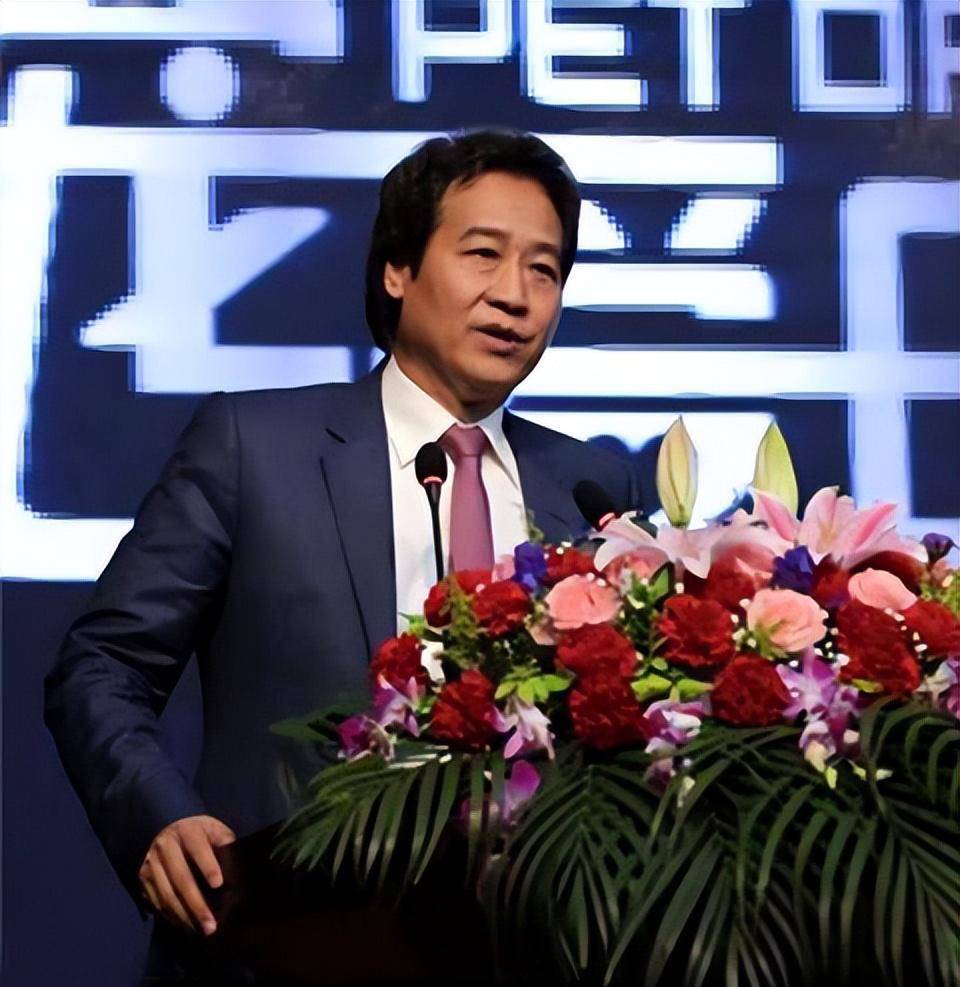 2000年,陈金飞的投资集团员工直接到达了上千名,净资产也高达18个亿.