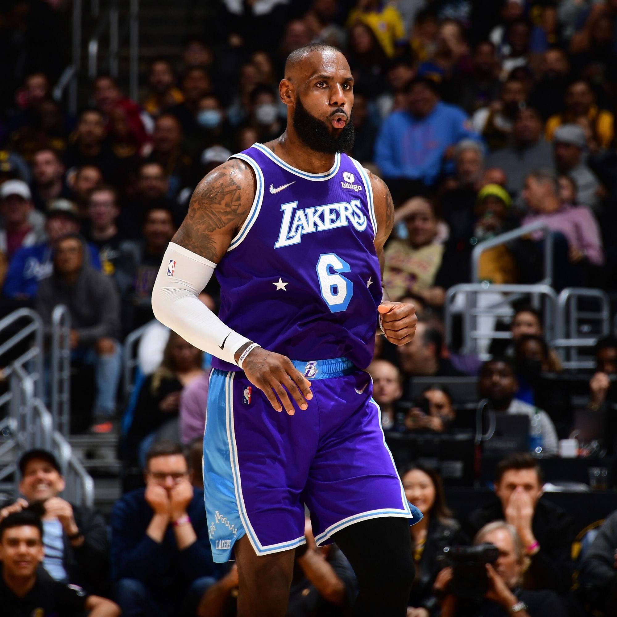 34岁才来到湖人,但詹姆斯湖人生涯场均27分,比科比还要高_得分_赛季