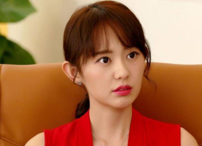 她演完《庆余年》就无戏可拍,当主播带货月入仅几百块,太现实_刘琪奕