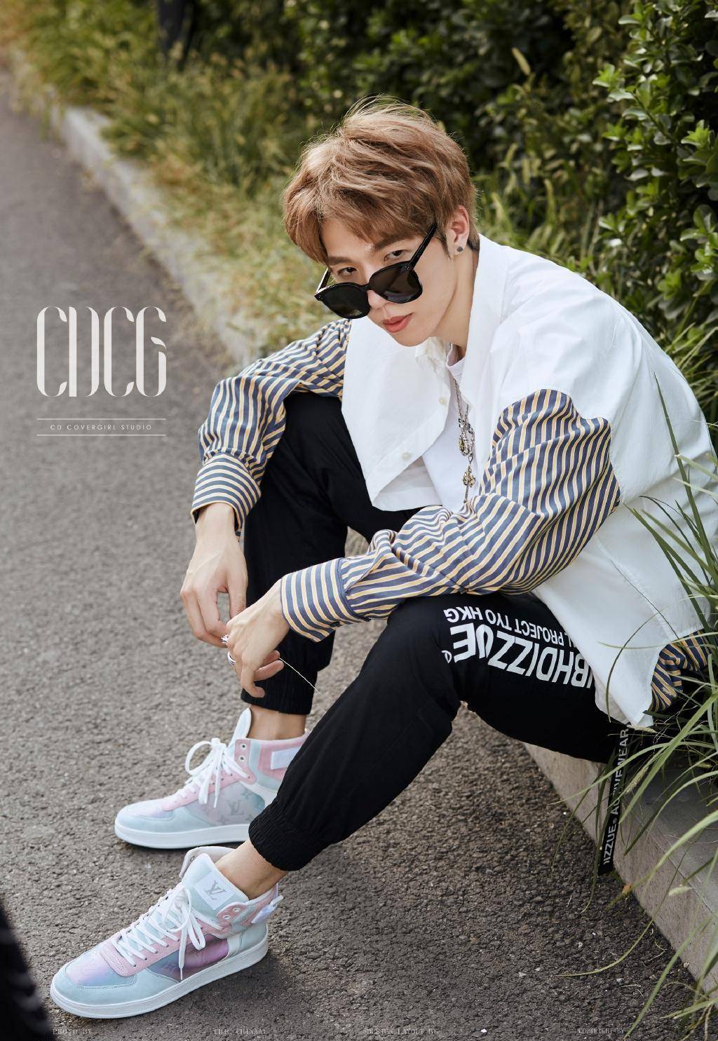 国羽25岁世界冠军晒时尚写真,帅气逼人魅力十足_李俊慧_李哥_羽毛球