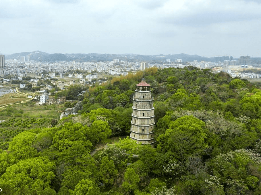 五华狮雄山塔始建于明朝万历年间