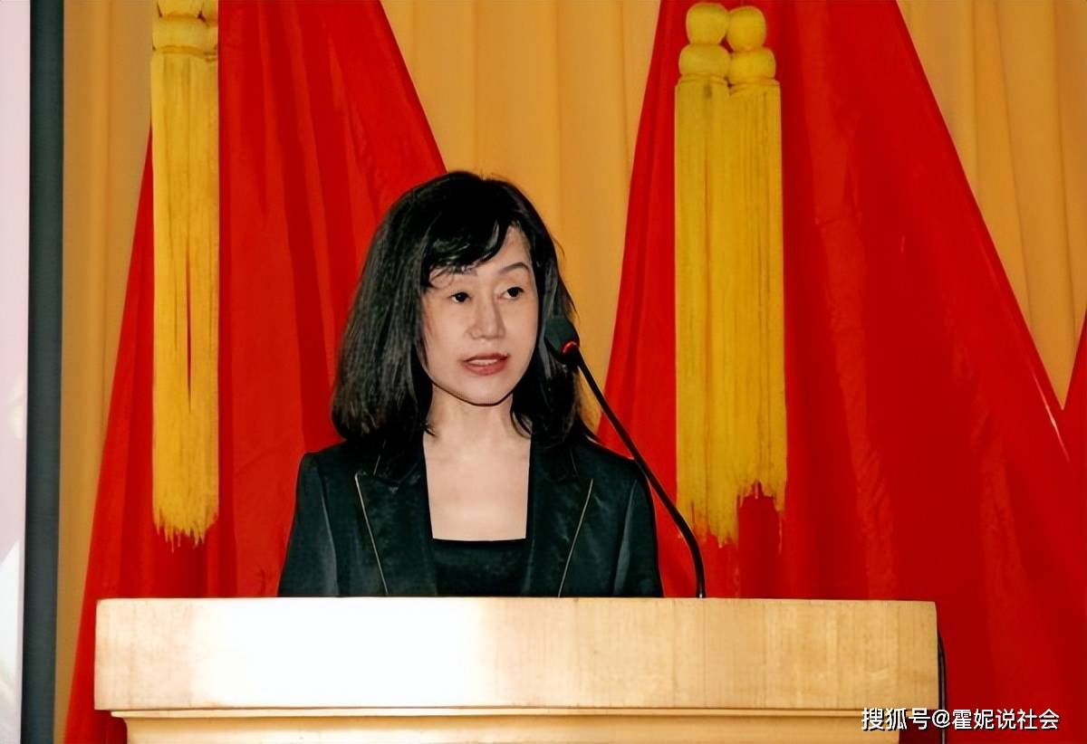 沈志莉:沉迷整容宛如少女,家里放玻璃柜装奢侈品,称看着就满足_工作