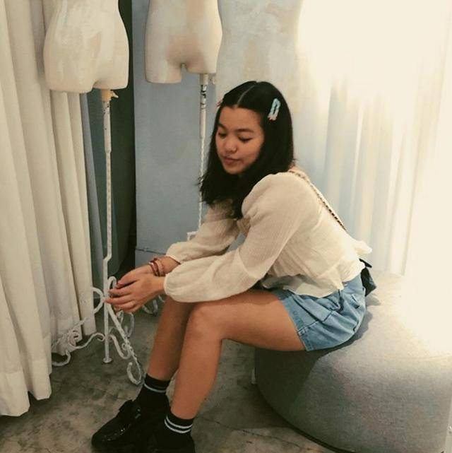 钟镇涛大女儿近照,继承妈妈章小蕙好颜值,打扮朴实不拜金_钟嘉晴_不